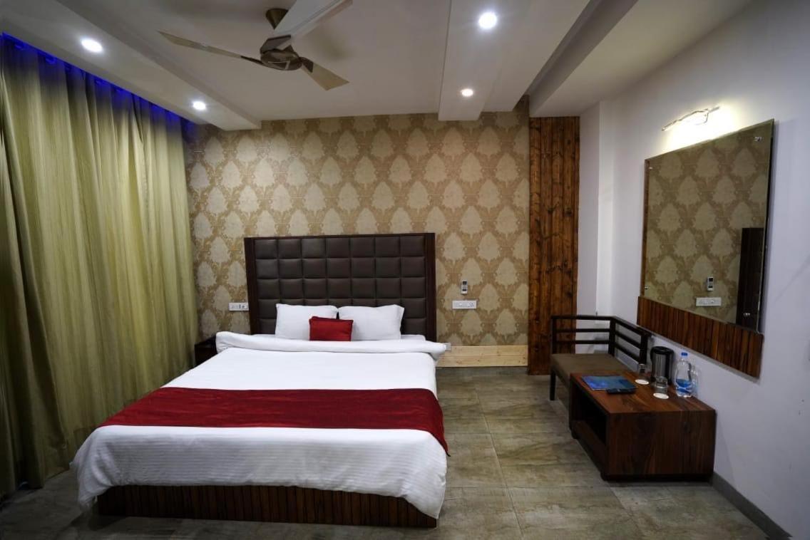 Hotel Whispering Winds Kasauli Εξωτερικό φωτογραφία