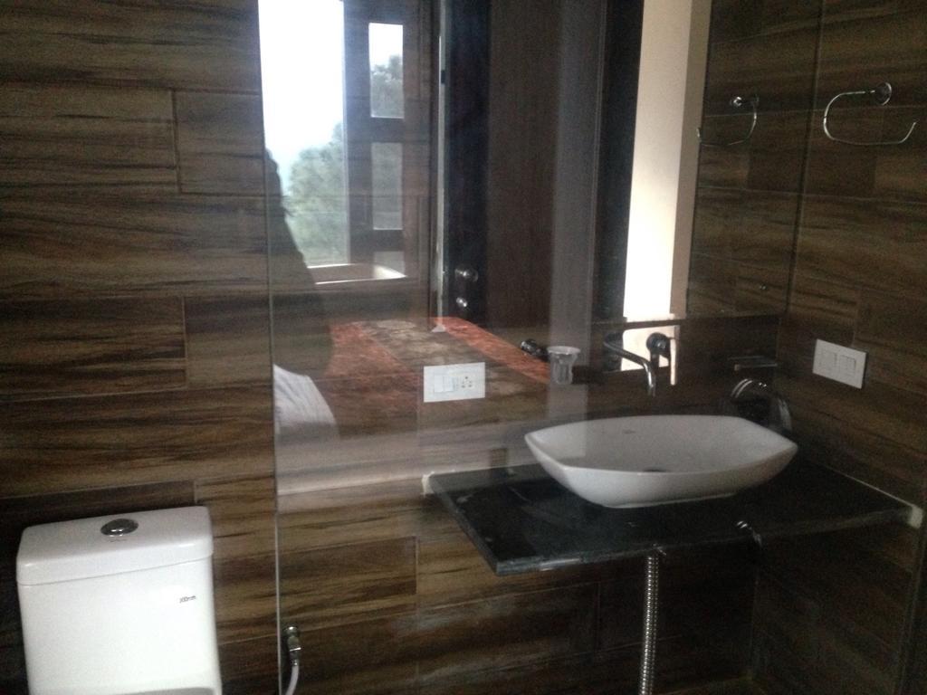Hotel Whispering Winds Kasauli Δωμάτιο φωτογραφία